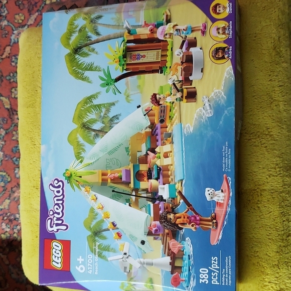 LEGO Friends 41700 Beach Glamping - Picture 1 of 2
